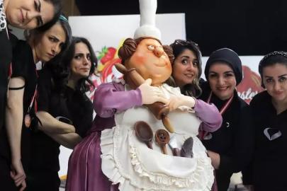 ANTALYA’DA 150 KİLOLUK ŞEKER HEYKELİ HAYRANLIK UYANDIRDI