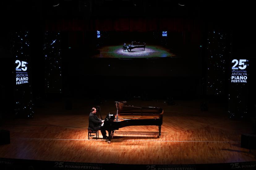 AYBULUS ANTALYA’YI BÜYÜLEDİ