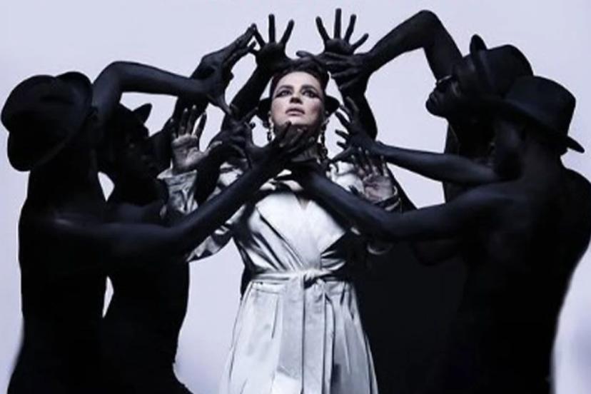 CEYLAN ERTEM ANTALYA’DA HAYRANLARIYLA BULUŞUYOR