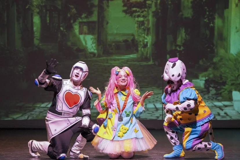 DİNO ORMANI’NDA MİNİKLERİN MACERA DOLU YOLCULUĞU