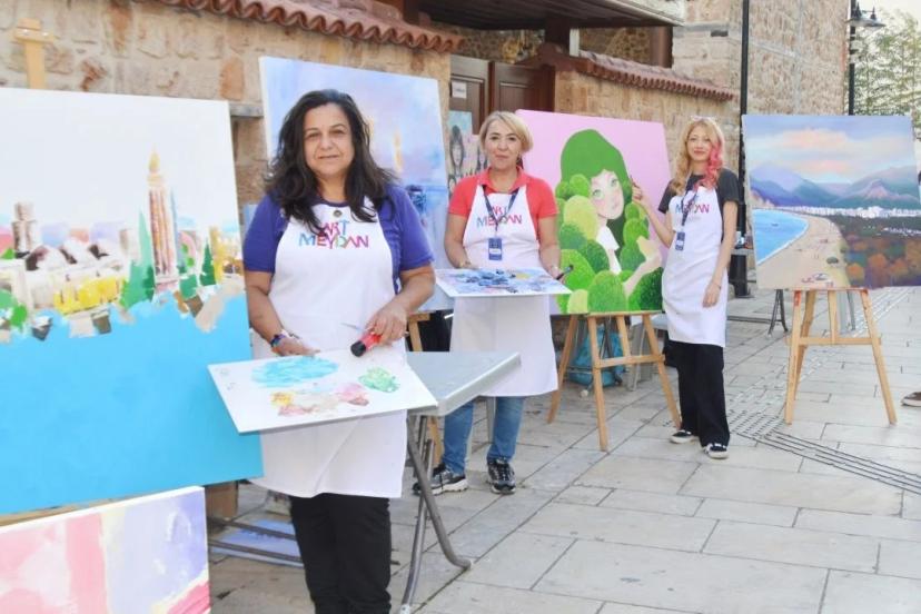 KALEİÇİ SANATLA RENKLENDİ