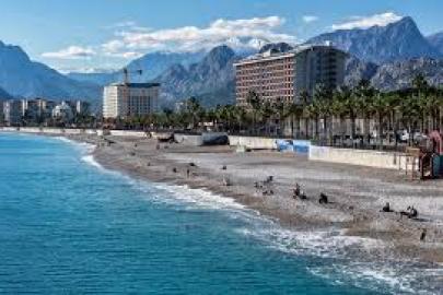 KONYAALTI’NDA KIŞ ORTASINDA YAZ MANZARASI