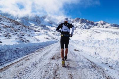MAVİDEN BEYAZA NEFES KESEN KOŞU
