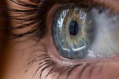 KATARAKTTA GEÇ KALAN GÖRMEYİ KAYBEDİYOR