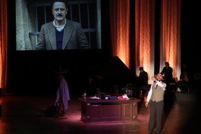 NÂZIM SAHNEDE YENİDEN DOĞDU