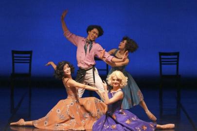 SAHNEDE ÜÇ DÜNYA, TEK DUYGU: TRIA