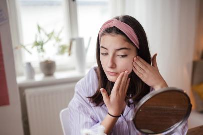 SOSYAL MEDYA CİLT SAĞLIĞINI TEHDİT EDİYOR