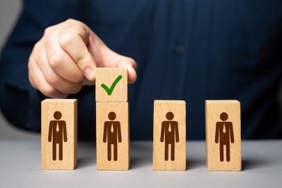 DIŞ ONAYLA ŞEKİLLENEN HAYATLAR