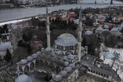 PADİŞAHLARIN TAHTA YÜRÜDÜĞÜ CAMİ