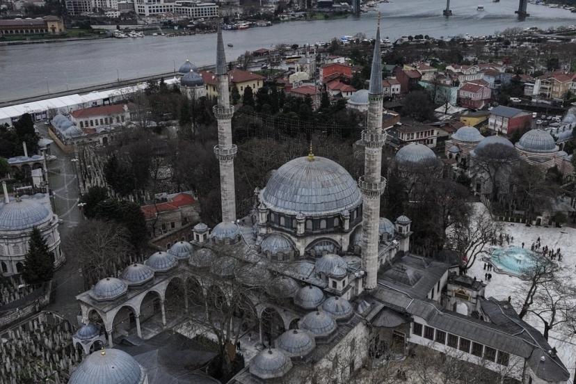 PADİŞAHLARIN TAHTA YÜRÜDÜĞÜ CAMİ