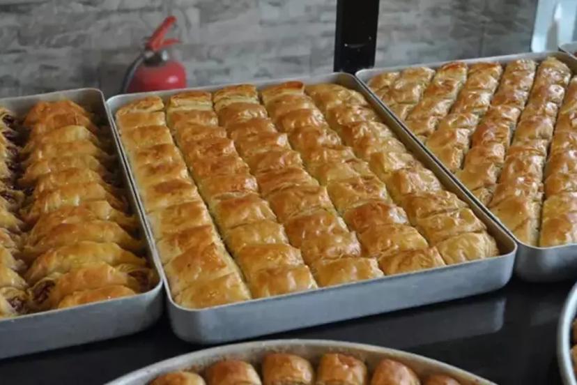 BAYRAMIN TATLISI CEP YAKIYOR