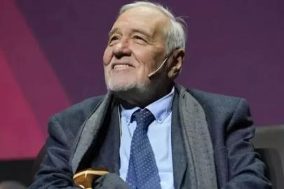 TARİHİN HAFIZASI SON YOLCULUĞUNA UĞURLANIYOR