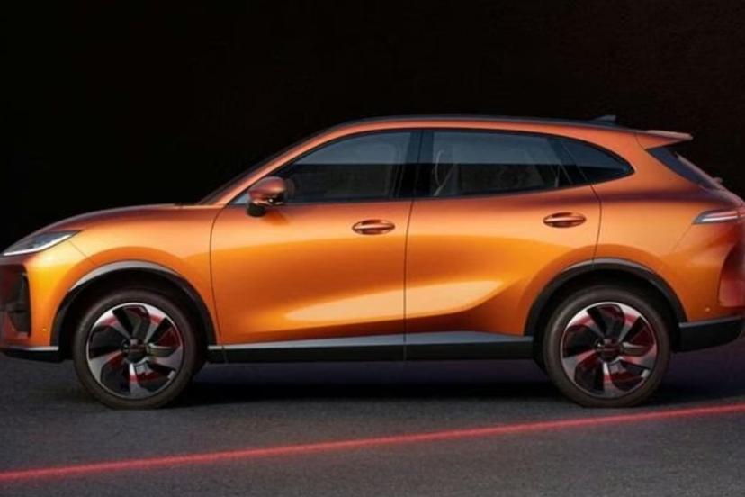 1126 KM MENZİLLİ HİBRİT SUV SAHNEDE!