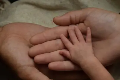 DOĞURGANLIKTA ALARM: İKİNCİ ÇOCUK KARARI ÇÖKÜYOR