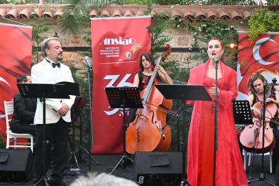 ANSİAD GECESİNDE SANAT VE BAHAR BULUŞTU