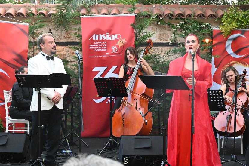 ANSİAD GECESİNDE SANAT VE BAHAR BULUŞTU