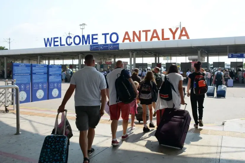 ANTALYA HAVADA ZİRVEYE UÇTU