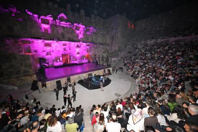 ASPENDOS’TA PERDE DÜNYAYA AÇILDI