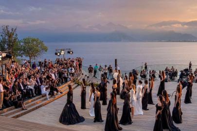 ANTALYA'DA MODA VE SANATIN GÖRKEMLİ BULUŞMASI