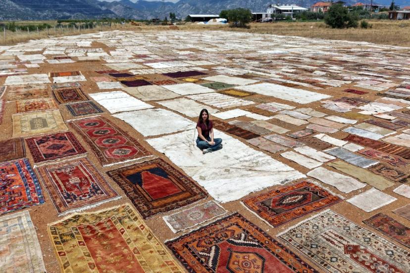 ANTALYA GÜNEŞİ ESKİ HALILARI SERVETE DÖNÜŞTÜRÜYOR