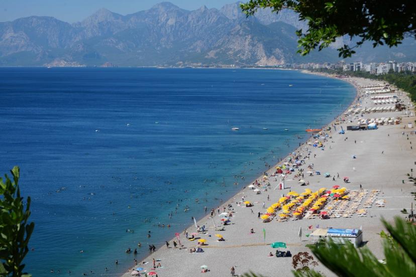 ANTALYA'DA SICAKLIK ZİRVEYE ÇIKTI