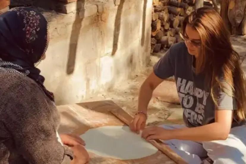 BURCU ÖZBERK’TEN KAPADOKYA’DA YUFKA ŞOVU