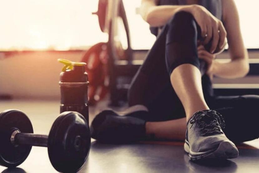 SPOR SALONLARINDA GÖRÜNMEYEN TEHLİKE: TER VE NEM ENFEKSİYON RİSKİNİ ARTIRIYOR
