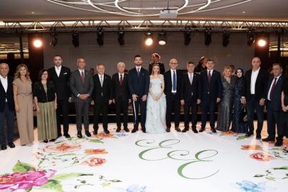 NİŞAN TÖRENİNDE SİYASİ KARELER: KOTAN’IN YENİ PARTİ TEMASI DİKKAT ÇEKTİ