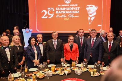 ANTALYA’DA CUMHURİYET RESEPSİYONU: “BU MİLLETİ KİMSE AYIRAMAZ!”
