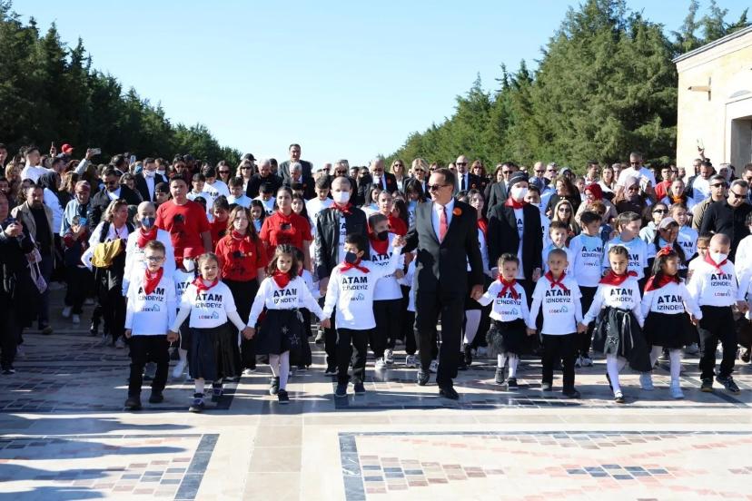 LÖSEV AİLESİ ANITKABİR’DE TEK YÜREK OLDU