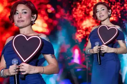 MELEK MOSSO’DAN YENİ AŞK POZLARI!