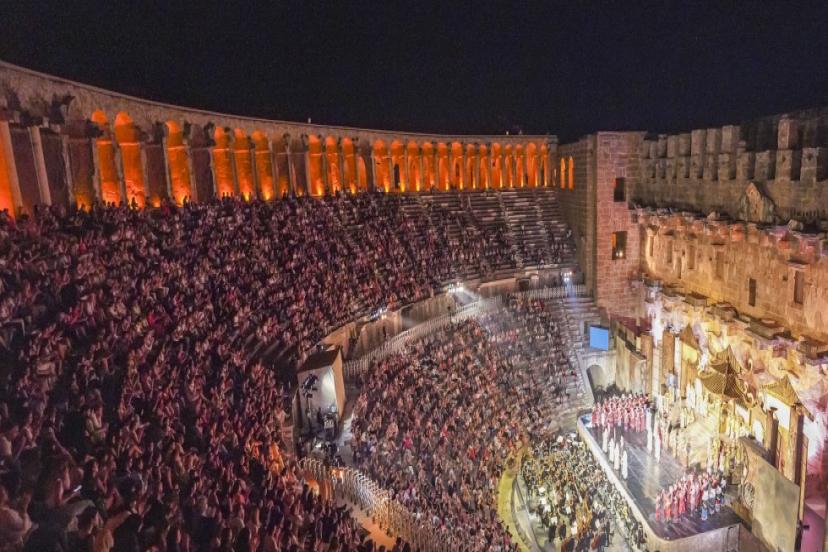 ANTALYA ASPENDOS FESTİVALİ'NE GÖRKEMLİ AÇILIŞ