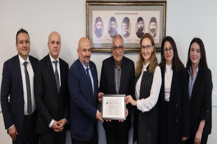 DARÜŞAFAKA’YA ANLAMLI BAĞIŞ