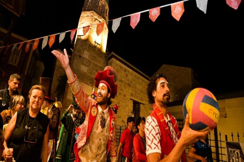 TARİHİ ATMOSFERDE UNUTULMAZ KORTEJ